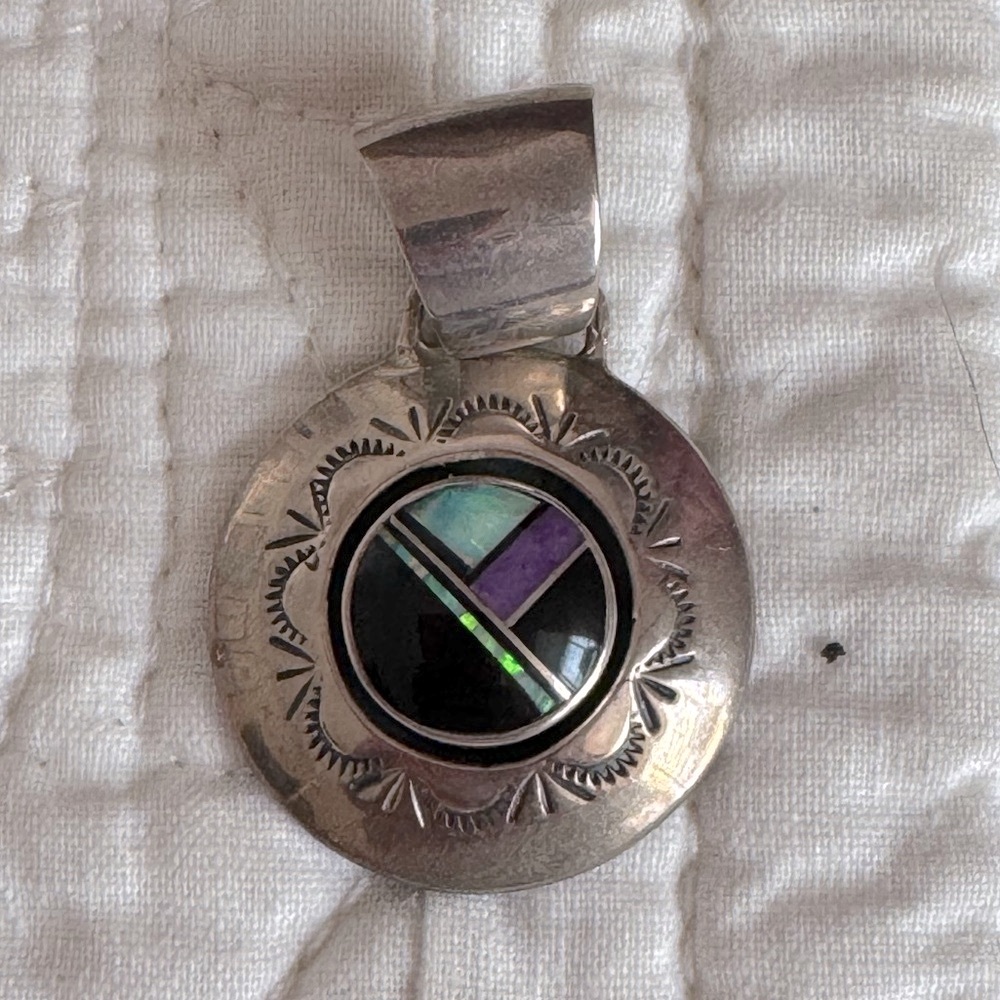 Native American Navajo pendant, EUC, 1 3/4 inches